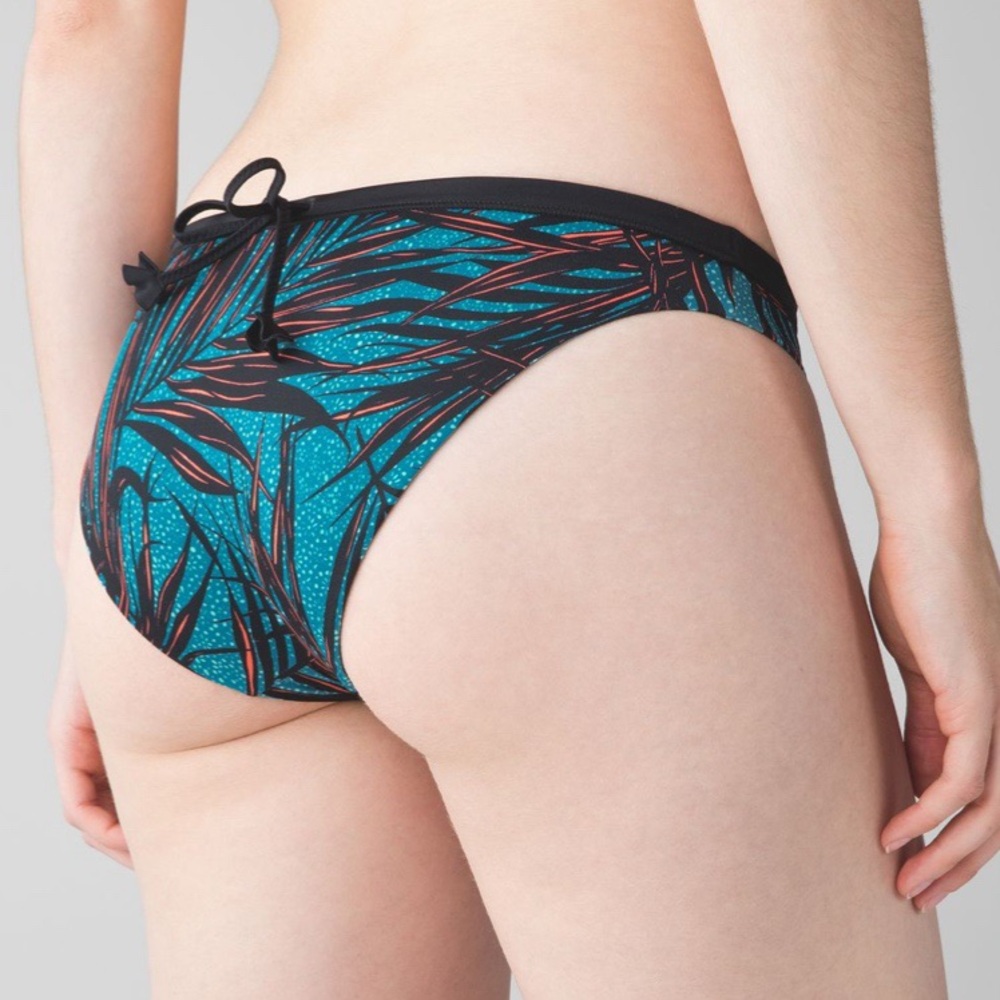 Lululemon | Suns Out Reversible Bikini Bottom in Palm Lace Tofino Teal